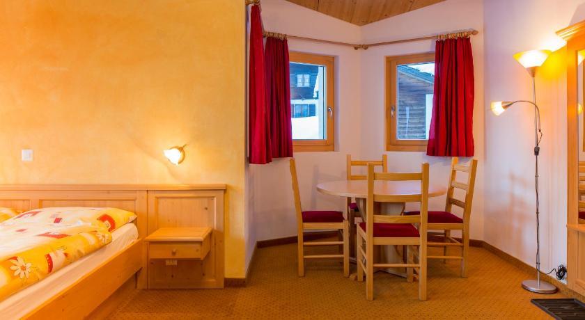 Familienhotel Garni Sporting Bettmeralp Room photo